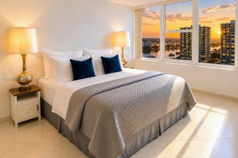 Condo in Hallandale Beach, Florida, 2 bedrooms № 2167930 - photo 11