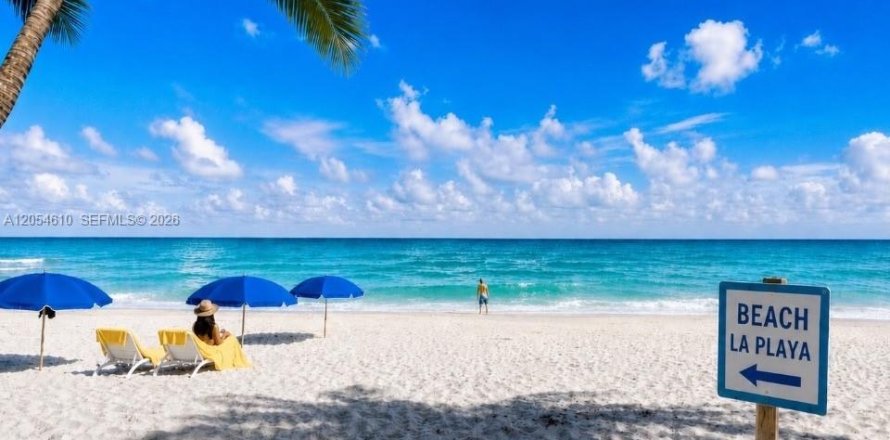 Condo in Hallandale Beach, Florida, 2 bedrooms № 2167930