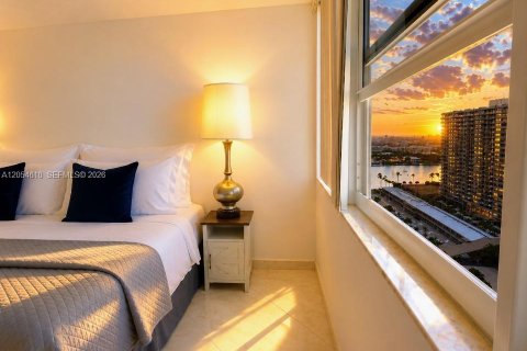 Condo in Hallandale Beach, Florida, 2 bedrooms № 2167930 - photo 12