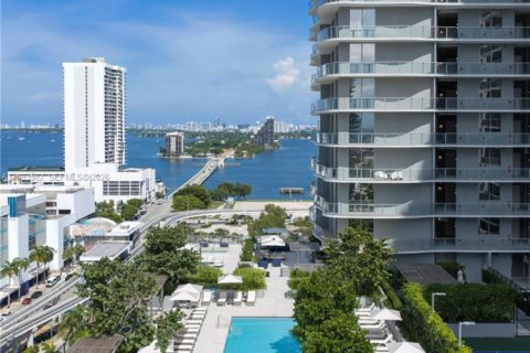Condo in Miami, Florida, 2 bedrooms  № 2389640 - photo 14