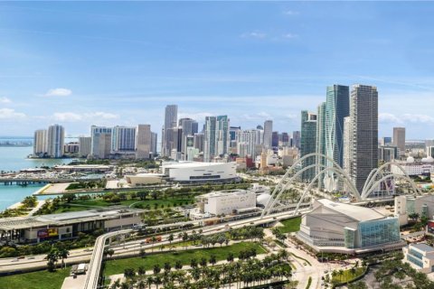Condo in Miami, Florida, 2 bedrooms  № 2389640 - photo 2