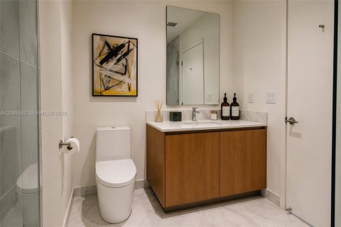 Condo in Miami, Florida, 2 bedrooms  № 2389640 - photo 7