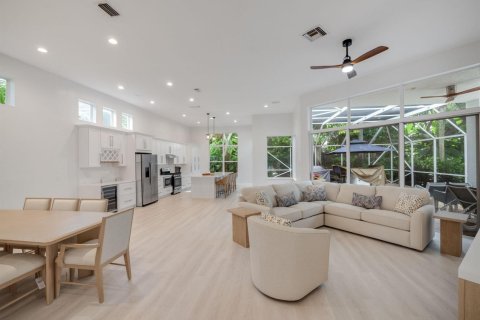 House in Palm Beach Gardens, Florida 3 bedrooms, 202.43 sq.m. № 2158308 - photo 4
