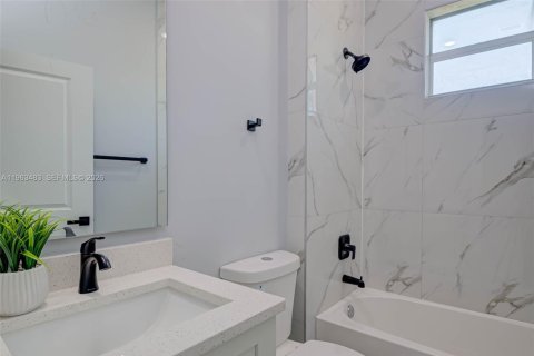 Villa ou maison à vendre à Lehigh Acres, Floride: 3 chambres, 151.43 m2 № 2025327 - photo 22