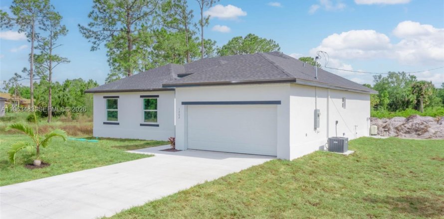 Villa ou maison à Lehigh Acres, Floride 3 chambres, 151.43 m2 № 2025327