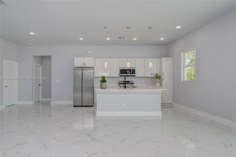 Villa ou maison à vendre à Lehigh Acres, Floride: 3 chambres, 151.43 m2 № 2025327 - photo 13