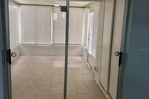 Купить виллу или дом в Нью-Порт-Ричи, Флорида 5 комнат, 90.3м2, № 2217311 - фото 19