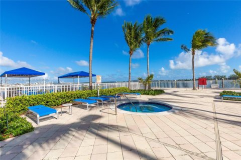 Condominio en venta en Miami, Florida, 1 dormitorio, 73.49 m2 № 1951343 - foto 19