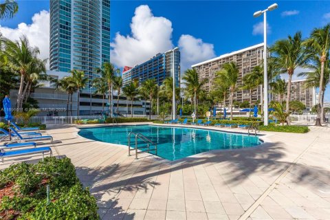 Condominio en venta en Miami, Florida, 1 dormitorio, 73.49 m2 № 1951343 - foto 18