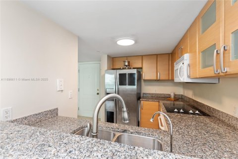 Condominio en venta en Miami, Florida, 1 dormitorio, 73.49 m2 № 1951343 - foto 13