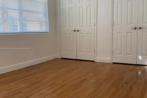 Condominio en alquiler en Miami Beach, Florida, 2 dormitorios, 86.49 m2 № 1946228 - foto 9