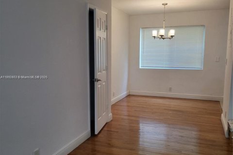 Condo in Miami Beach, Florida, 2 bedrooms  № 1946228 - photo 5