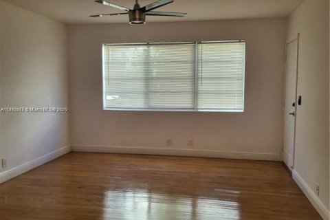 Condo in Miami Beach, Florida, 2 bedrooms  № 1946228 - photo 4