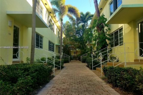 Condo in Miami Beach, Florida, 2 bedrooms  № 1946228 - photo 2