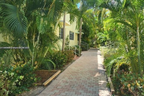 Condo in Miami Beach, Florida, 2 bedrooms  № 1946228 - photo 1