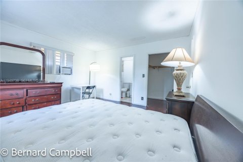 House in Hallandale Beach, Florida 1 bedroom, 1299.7 sq.m. № 2006871 - photo 26