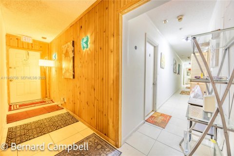 House in Hallandale Beach, Florida 1 bedroom, 1299.7 sq.m. № 2006871 - photo 7