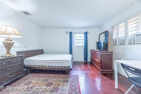 House in Hallandale Beach, Florida 1 bedroom, 1299.7 sq.m. № 2006871 - photo 25