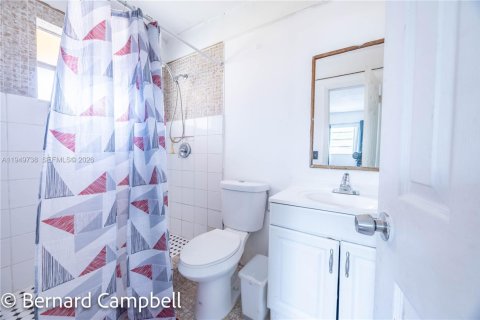 House in Hallandale Beach, Florida 1 bedroom, 1299.7 sq.m. № 2006871 - photo 19