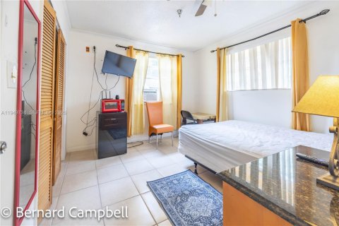 House in Hallandale Beach, Florida 1 bedroom, 1299.7 sq.m. № 2006871 - photo 13