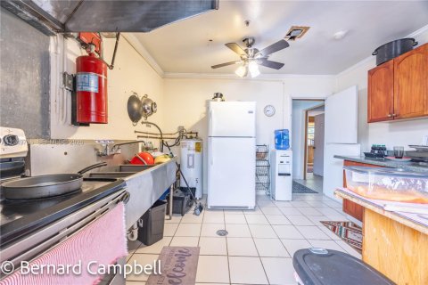 House in Hallandale Beach, Florida 1 bedroom, 1299.7 sq.m. № 2006871 - photo 18