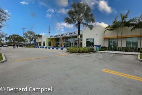 House in Hallandale Beach, Florida 1 bedroom, 1299.7 sq.m. № 2006871 - photo 29