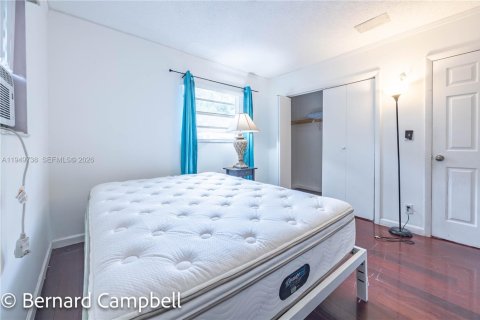 House in Hallandale Beach, Florida 1 bedroom, 1299.7 sq.m. № 2006871 - photo 23