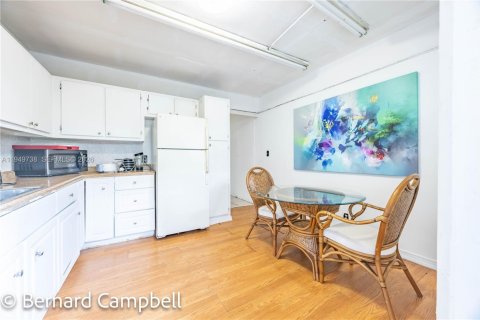 House in Hallandale Beach, Florida 1 bedroom, 1299.7 sq.m. № 2006871 - photo 28