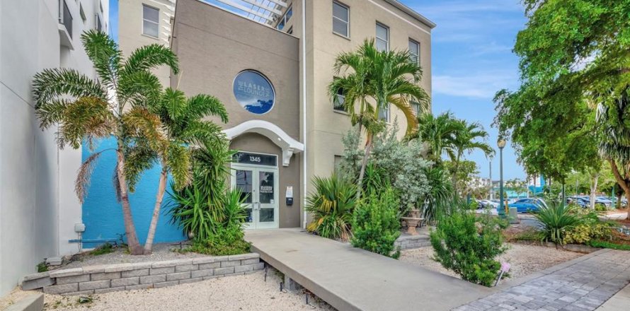 Propiedad comercial en Sarasota, Florida 758.55 m2 № 2130557