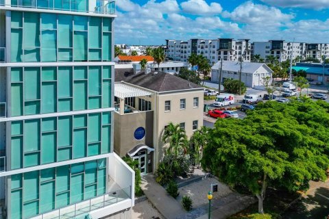 Propiedad comercial en venta en Sarasota, Florida, 758.55 m2 № 2130557 - foto 2