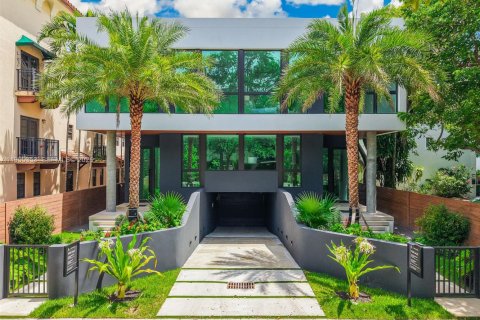 Touwnhouse à Miami, Floride 4 chambres, 386.94 m2 № 2017708