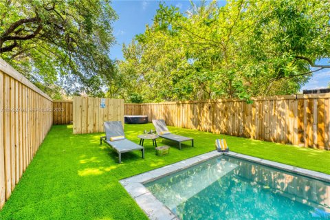 House in Miami, Florida 3 bedrooms, 153.85 sq.m. № 2152456 - photo 7