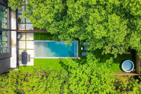 House in Miami, Florida 3 bedrooms, 153.85 sq.m. № 2152456 - photo 5