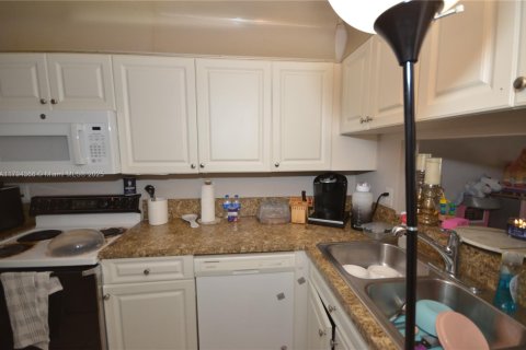 Condo in Coral Springs, Florida, 2 bedrooms  № 1711303 - photo 8