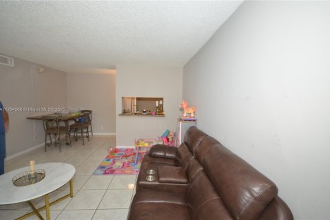 Condo in Coral Springs, Florida, 2 bedrooms  № 1711303 - photo 4