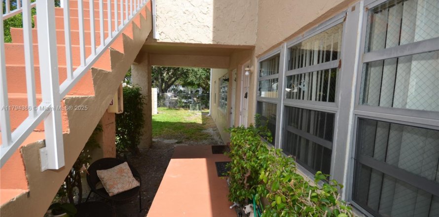 Condo in Coral Springs, Florida, 2 bedrooms  № 1711303