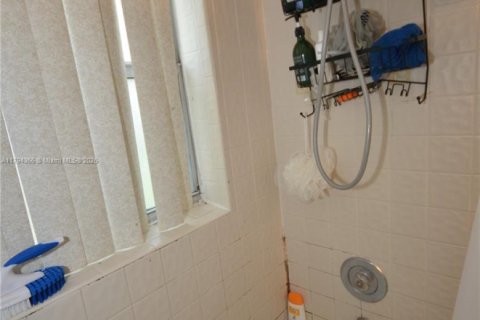 Condo in Coral Springs, Florida, 2 bedrooms  № 1711303 - photo 18