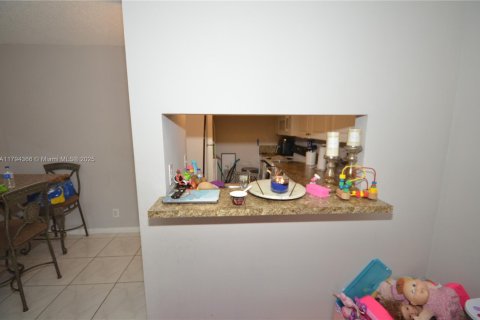 Condo in Coral Springs, Florida, 2 bedrooms  № 1711303 - photo 7