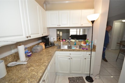 Condo in Coral Springs, Florida, 2 bedrooms  № 1711303 - photo 10