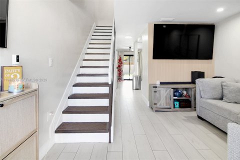 Townhouse in Miami, Florida 2 bedrooms, 86.96 sq.m. № 2004009 - photo 4