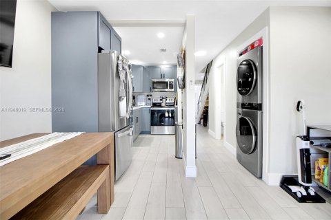 Townhouse in Miami, Florida 2 bedrooms, 86.96 sq.m. № 2004009 - photo 10