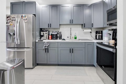 Townhouse in Miami, Florida 2 bedrooms, 86.96 sq.m. № 2004009 - photo 6