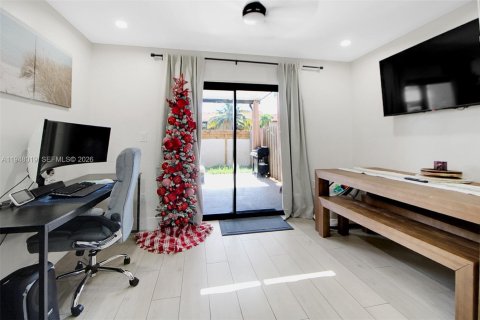 Townhouse in Miami, Florida 2 bedrooms, 86.96 sq.m. № 2004009 - photo 8