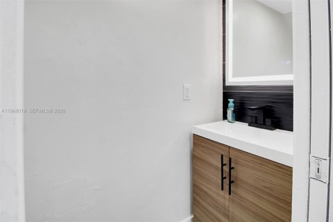 Townhouse in Miami, Florida 2 bedrooms, 86.96 sq.m. № 2004009 - photo 7