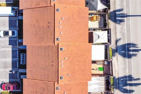 Townhouse in Miami, Florida 2 bedrooms, 86.96 sq.m. № 2004009 - photo 18