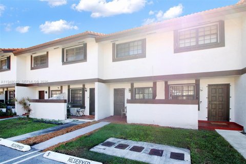 Townhouse in Miami, Florida 2 bedrooms, 86.96 sq.m. № 2004009 - photo 3