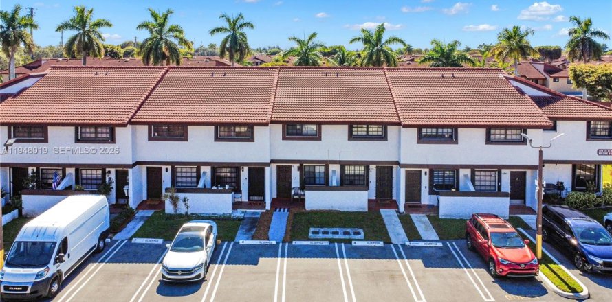 Townhouse in Miami, Florida 2 bedrooms, 86.96 sq.m. № 2004009