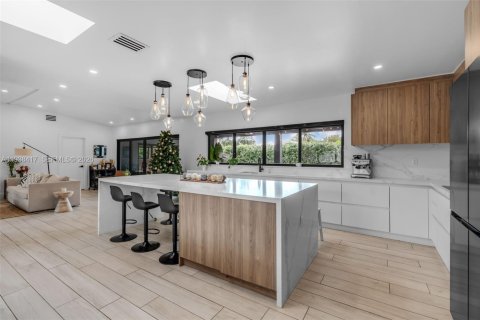 Купить виллу или дом в Пальметто-Бей, Флорида 5 спален, 303.7м2, № 1996669 - фото 8