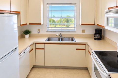 Condo in Port St. Lucie, Florida, 2 bedrooms  № 2382925 - photo 3