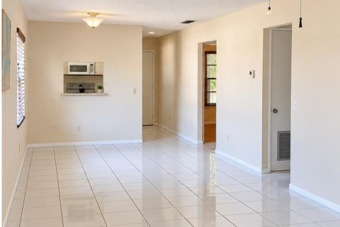 Condo in Port St. Lucie, Florida, 2 bedrooms  № 2382925 - photo 5